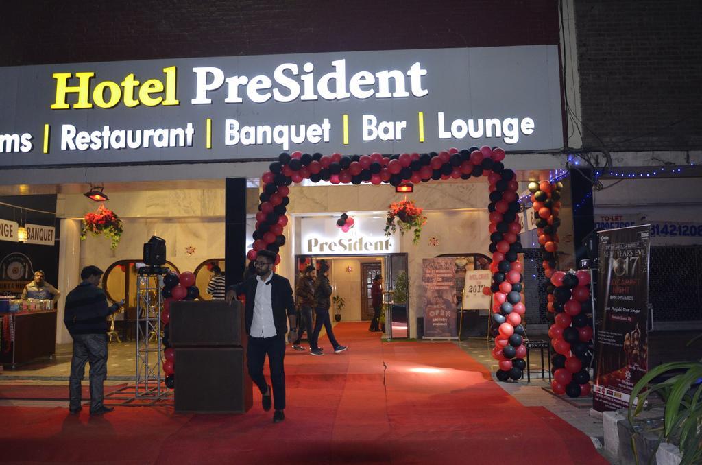 Hotel President Zirakpur Esterno foto